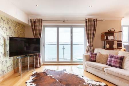 Blue Pool View Apartment Portrush Exterior foto